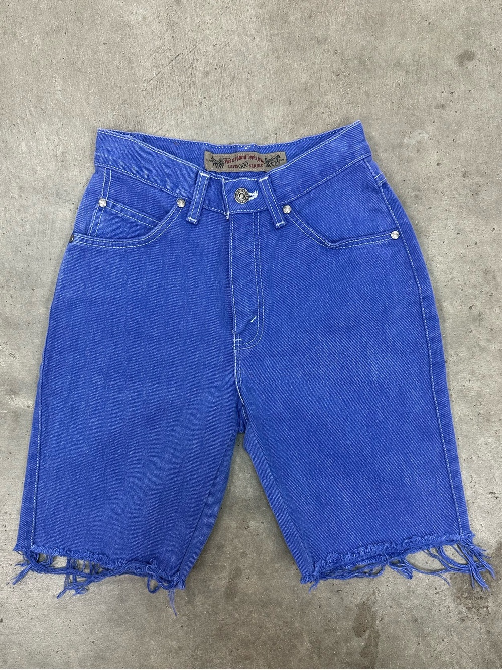 Women’s Deadstock 90’s Levi’s cutoff shorts